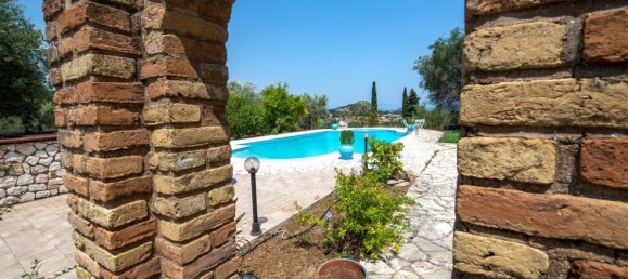 5 chambres villa à vendre à Corfu, Central Corfu and Diapontian Islands, Corfu, Ionian Islands, Peloponnese, Western Greece and the Ionian, Greece № 1490 2