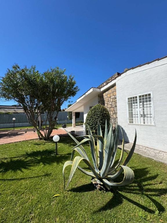 Villa de 3 dormitorios en Terracina, Italy No. 334959