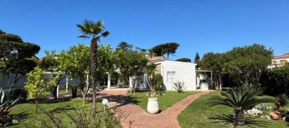 Villa de 3 dormitorios en Terracina, Italy No. 334959 8