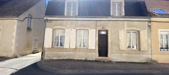 Casa de 4 dormitorios en Saint-Amand-Montrond, France No. 250310 2