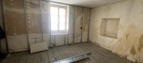 Casa de 4 dormitorios en Saint-Amand-Montrond, France No. 250310 10