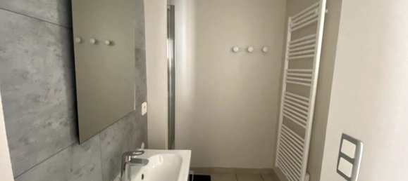 Casa de 4 dormitorios en Saint-Amand-Montrond, France No. 250310 5