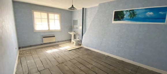 Casa de 4 dormitorios en Saint-Amand-Montrond, France No. 250310 9