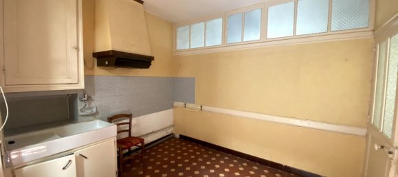 Casa de 4 dormitorios en Saint-Amand-Montrond, France No. 250310 6