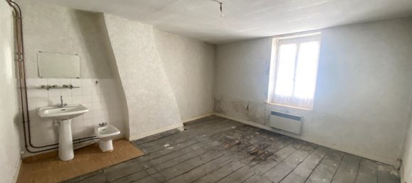 Casa de 4 dormitorios en Saint-Amand-Montrond, France No. 250310 11