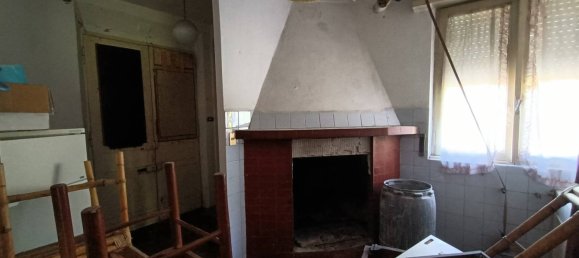 3 bedrooms House in Camerino, Italy No. 264219 7