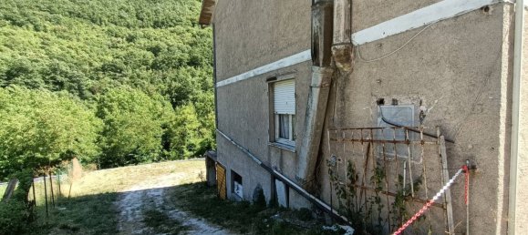 3 bedrooms House in Camerino, Italy No. 264219 2