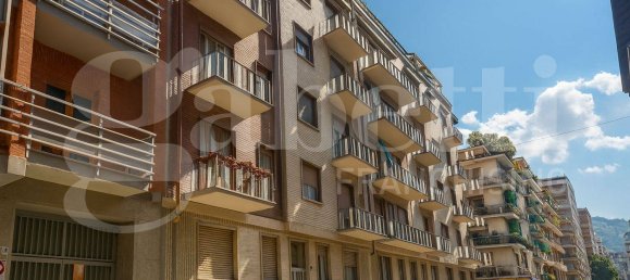 2 bedrooms Apartment in Turin, Italy No. 261408 7