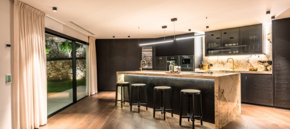 6 غرف نوم فيلا في Nueva Andalucia, Spain رقم 4658 25