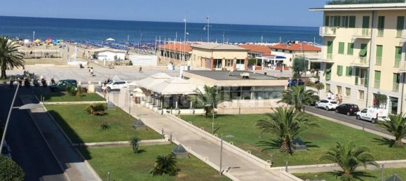 2 bedrooms Apartment in Camaiore, Italy No. 92064 4