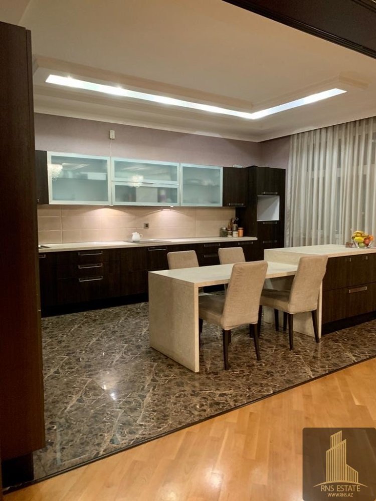 Квартира с 3 спальнями в Баку, Азербайджан № 2245