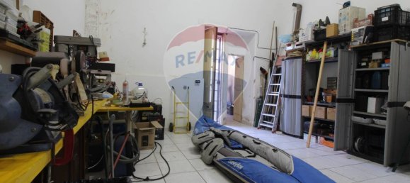 2 rooms Commercial property in Catania, Italy No. 295055 2