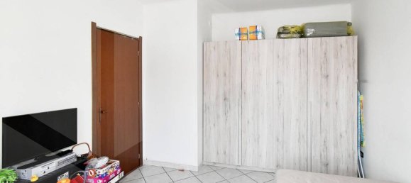 3-salle Appartement à Legnano, Italy No. 23688 17