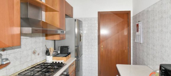 3-salle Appartement à Legnano, Italy No. 23688 11