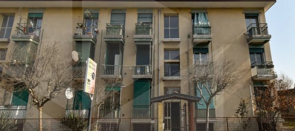 3-salle Appartement à Legnano, Italy No. 23688 4