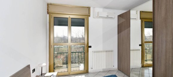 3-salle Appartement à Legnano, Italy No. 23688 14