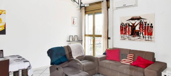 3-salle Appartement à Legnano, Italy No. 23688 8