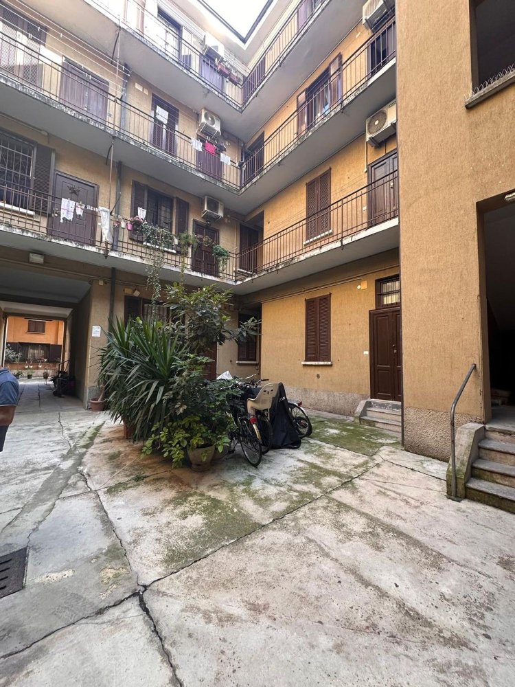 2 Schlafzimmer Wohnung in Milan, Italy, Nr. 366434