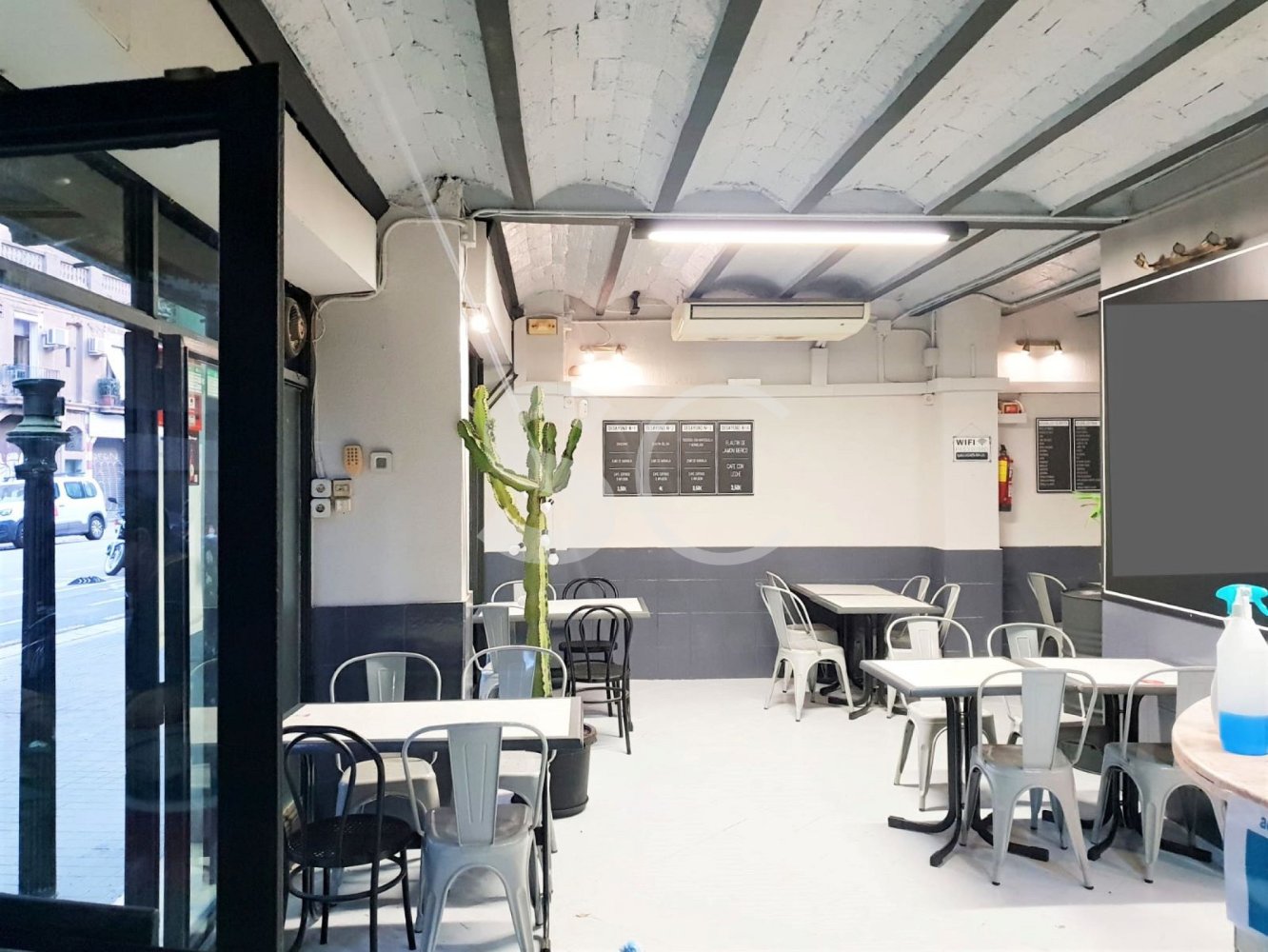 Gewerbliche Immobilie in Eixample, Spain 250m², Nr. 18645