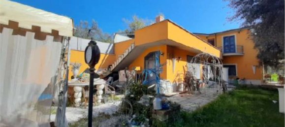 7-salle Appartement à Fara in Sabina, Italy No. 217798 3