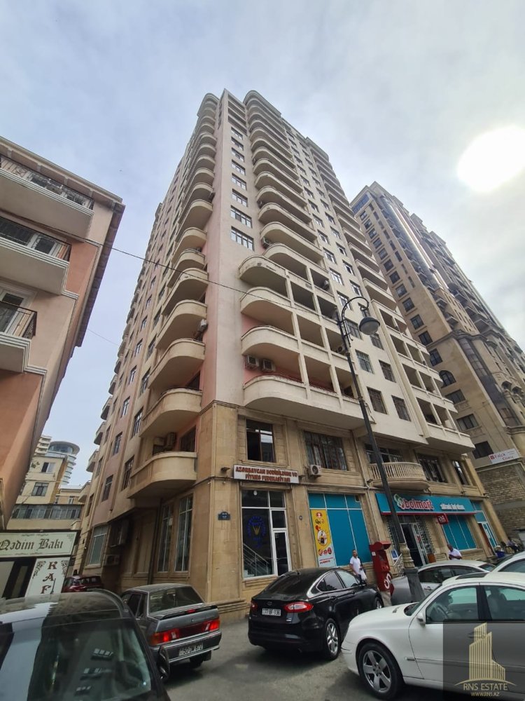 Apartamento de 4 dormitorios en Nasimi, Azerbaijan No. 2067