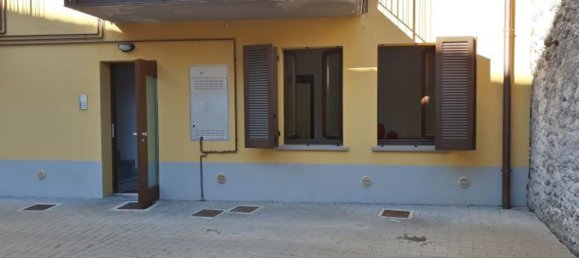 2 rooms Apartment in Appiano Gentile, Italy No. 124919 2