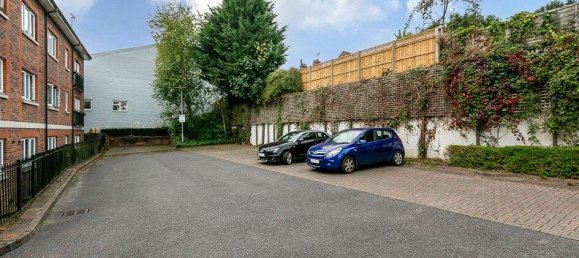 2 bedrooms Apartment in Redhill, United Kingdom No. 12318 8