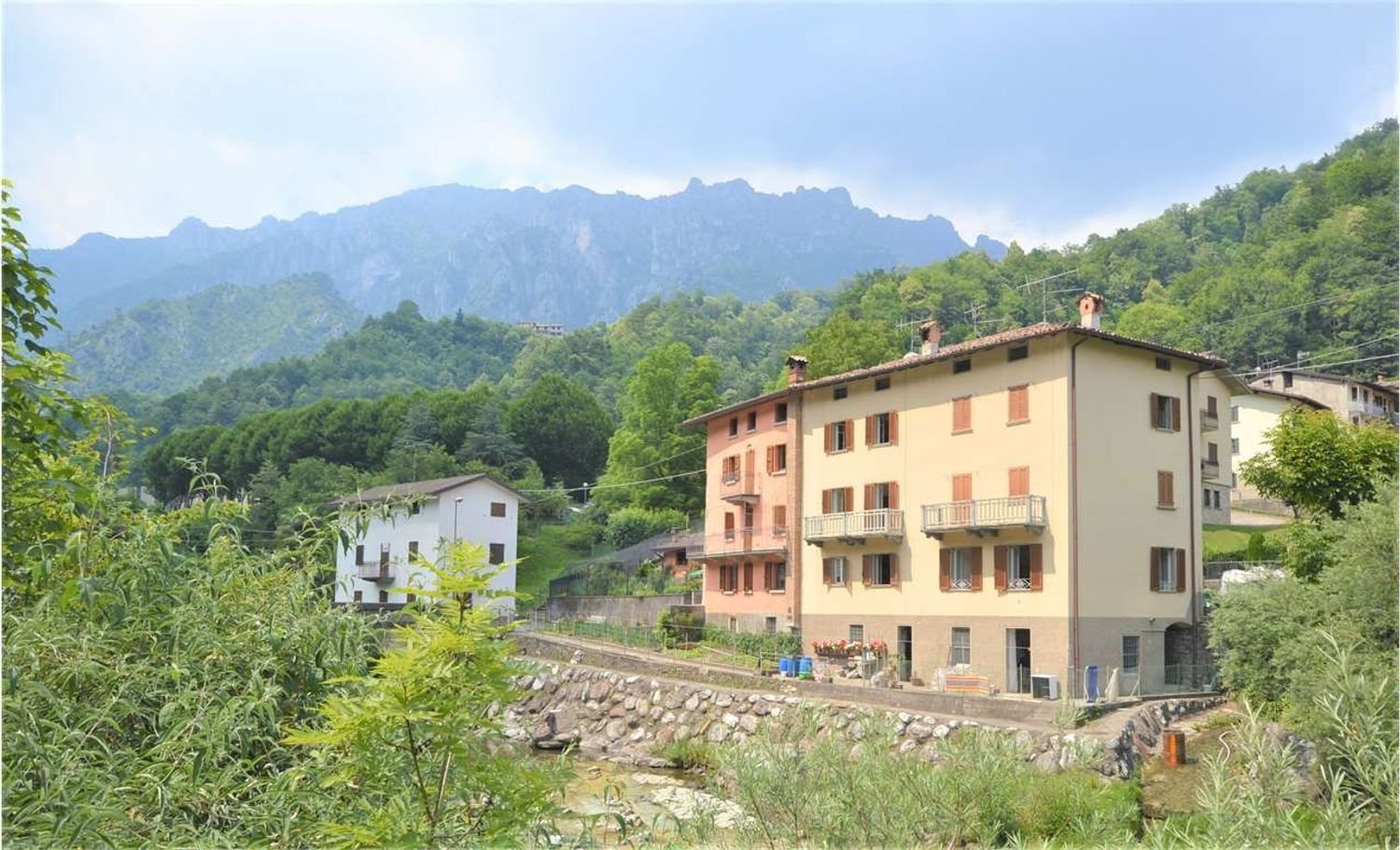 15-salle Maison à San Giovanni Bianco, Italy No. 338579