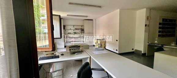 Apartamento de 6 habitaciónes en Bareggio, Italy No. 154560 12