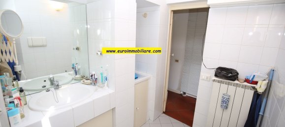 Квартира с 4 комнатами в Пинето, Италия № 277813 5