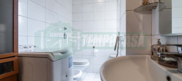 2 bedrooms Apartment in Gerenzano, Italy No. 312641 3