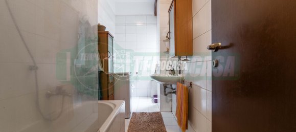 2 bedrooms Apartment in Gerenzano, Italy No. 312641 7