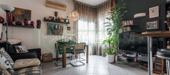 2 bedrooms Apartment in Gerenzano, Italy No. 312641 4