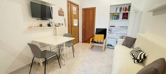 2 rooms Apartment in Bari, Italy No. 29851 3