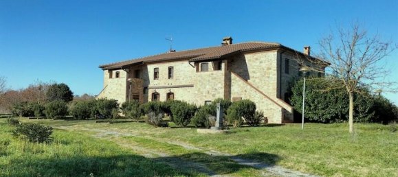 10 bedrooms Land in Castiglione del Lago, Italy No. 172211 8