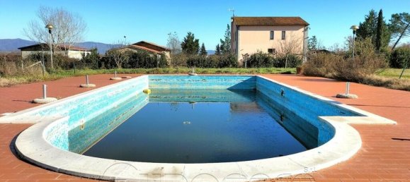 10 bedrooms Land in Castiglione del Lago, Italy No. 172211 30