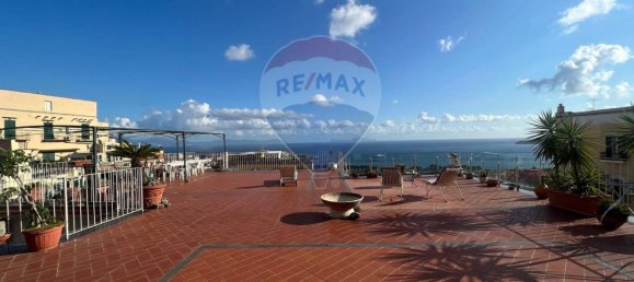 6 bedrooms Apartment in Naples, Italy No. 381352 4