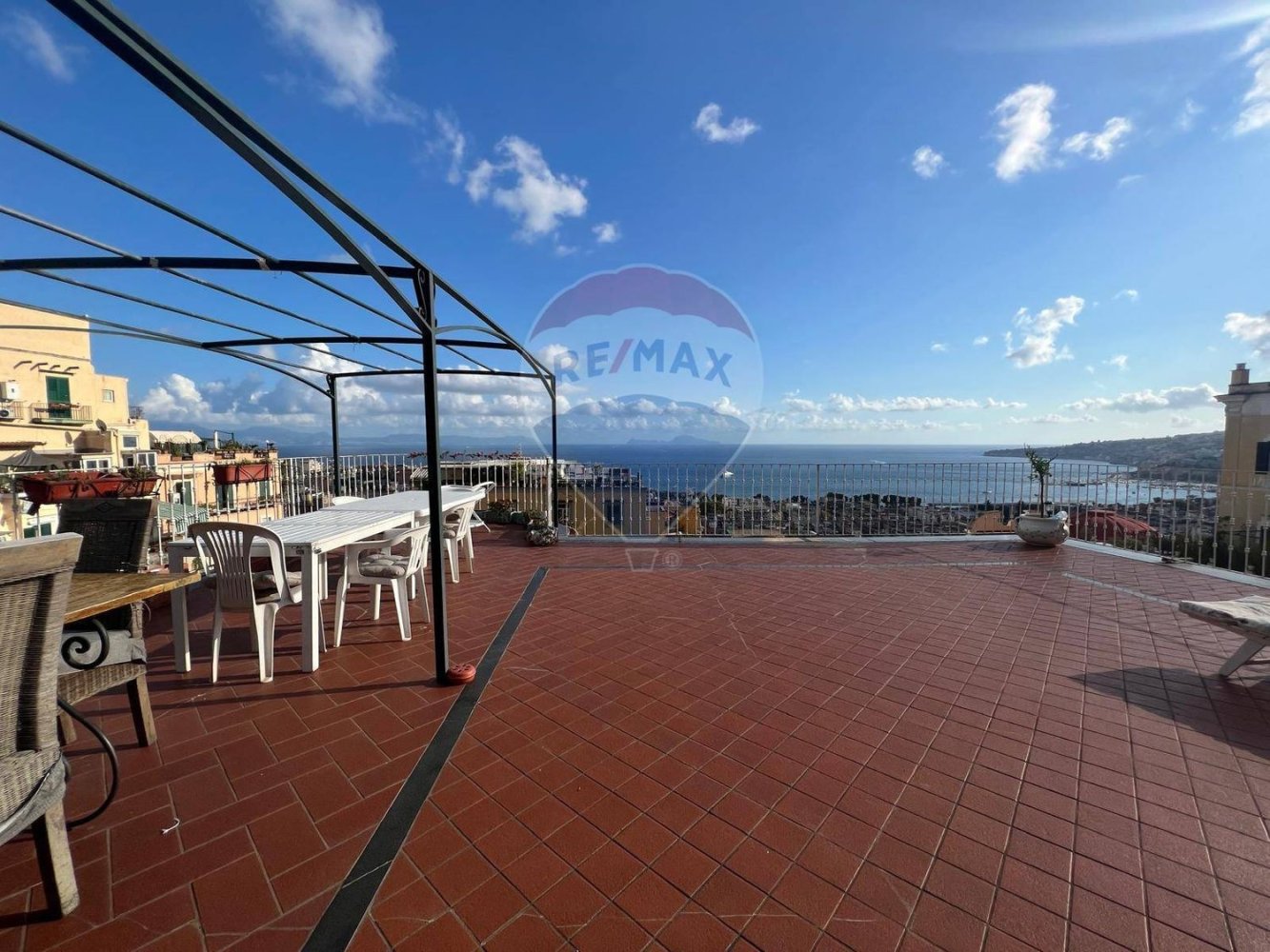 6 bedrooms Apartment in Naples, Italy No. 381352