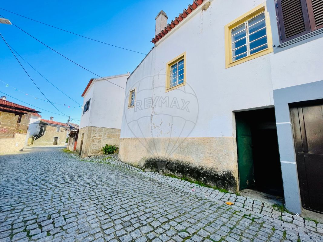 2 bedrooms House in Fundao, Portugal No. 37675