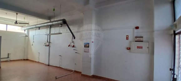 55m² Commercial property in Loures, Portugal No. 67215 5