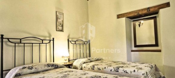 30 rooms House in Tuoro sul Trasimeno, Italy No. 54187 7