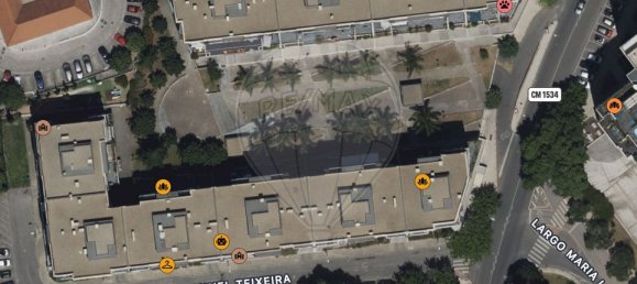 136m² Commercial property in Oeiras, Portugal No. 76891 3