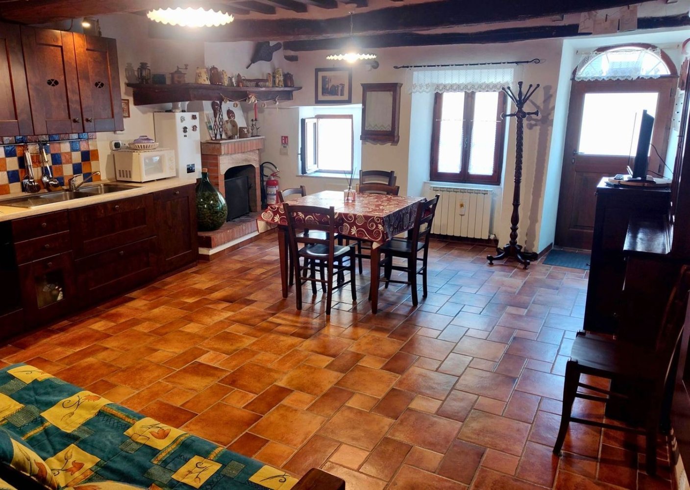 6 rooms Apartment in Castiglione d'Orcia, Italy No. 307643