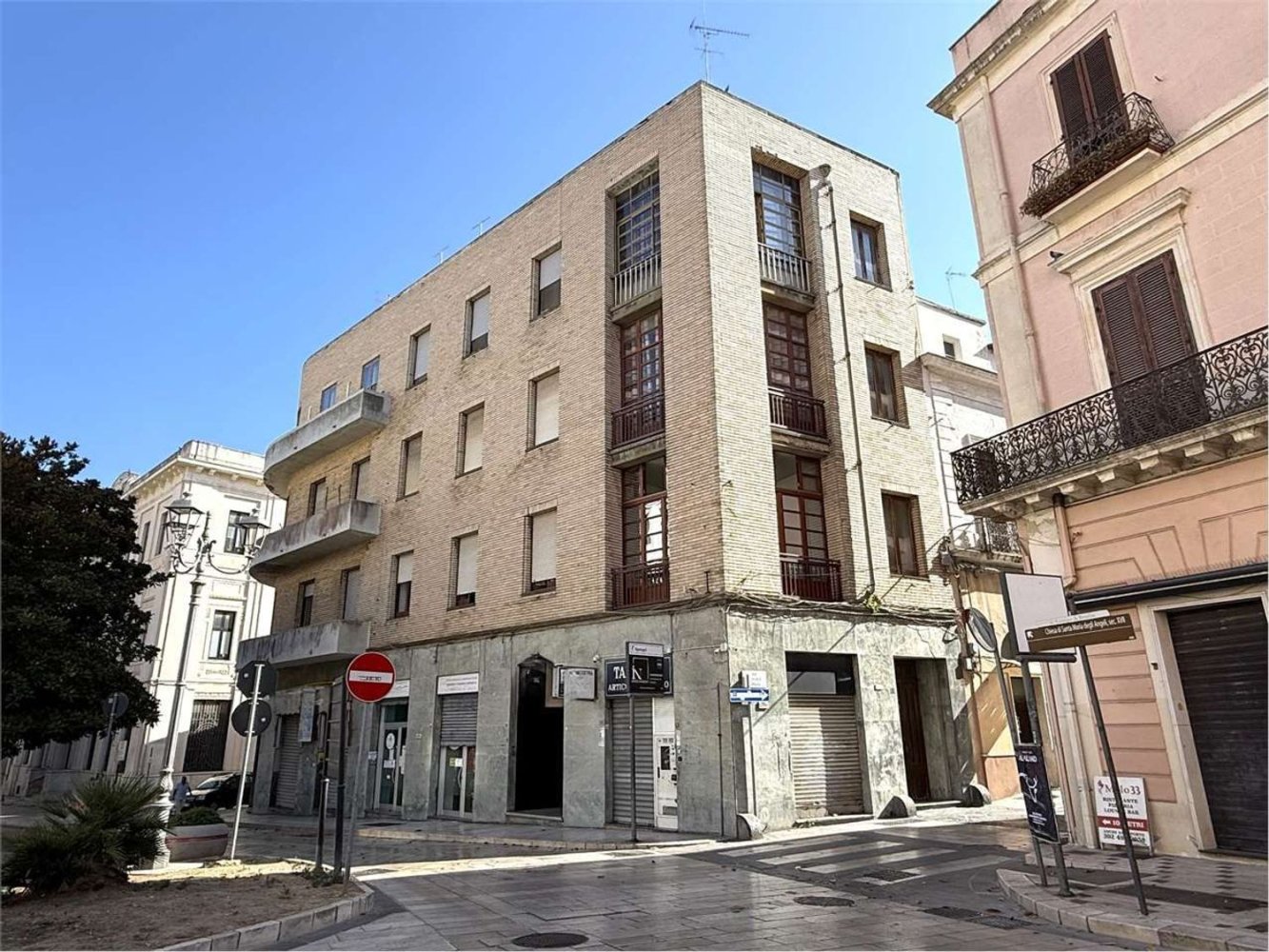 5 rooms Apartment in Brindisi, Italy No. 277446