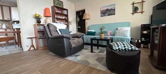 2 bedrooms Apartment in Saint-Jean-de-la-Ruelle, France No. 81194 3