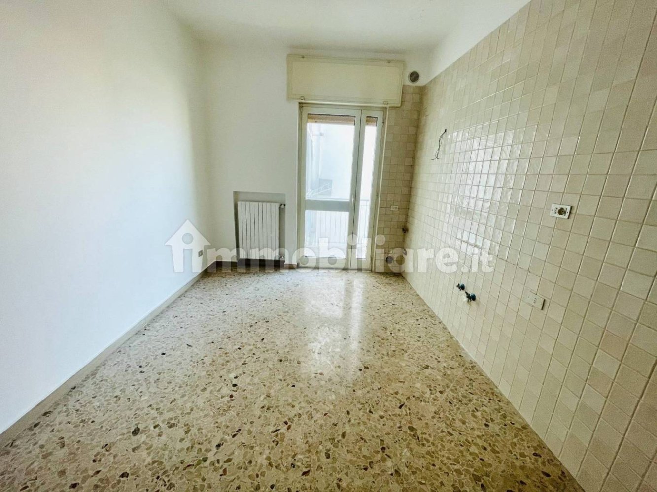 Квартира с 2 спальнями в Валенцано, Италия № 337144