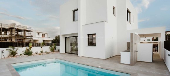 3 bedrooms House in Pernera, Cyprus No. 24017 3