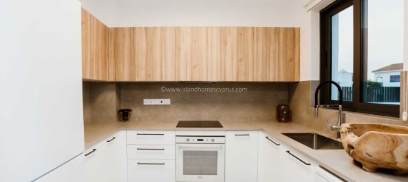 3 bedrooms House in Pernera, Cyprus No. 24017 4