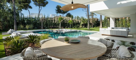 6 bedrooms Villa in Marbella, Spain No. 110274 3