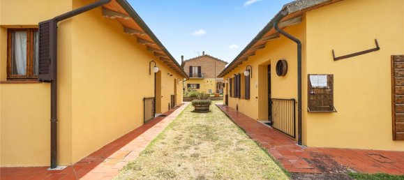  Castillos de 8 dormitorios en Montepulciano, Italy No. 345800 10